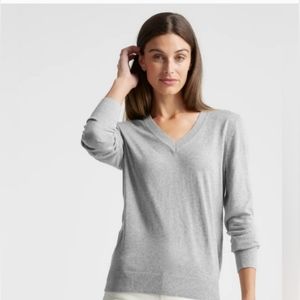 Banana Republic ladies vneck merino wool sweater